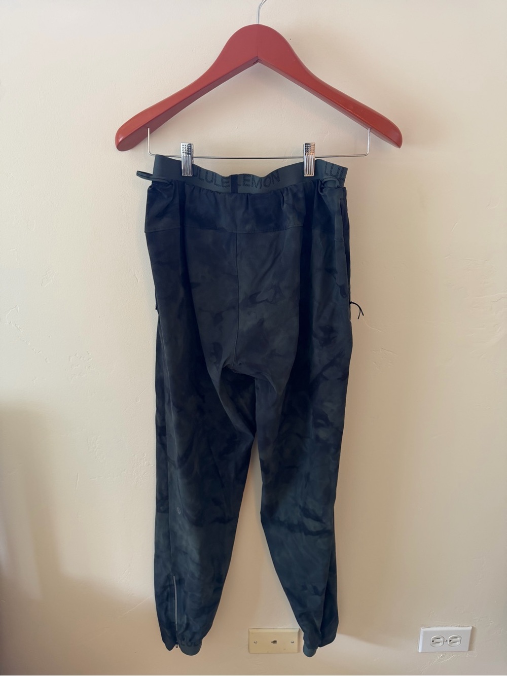 lululemon Men’s Jogger - Picture 2 of 7